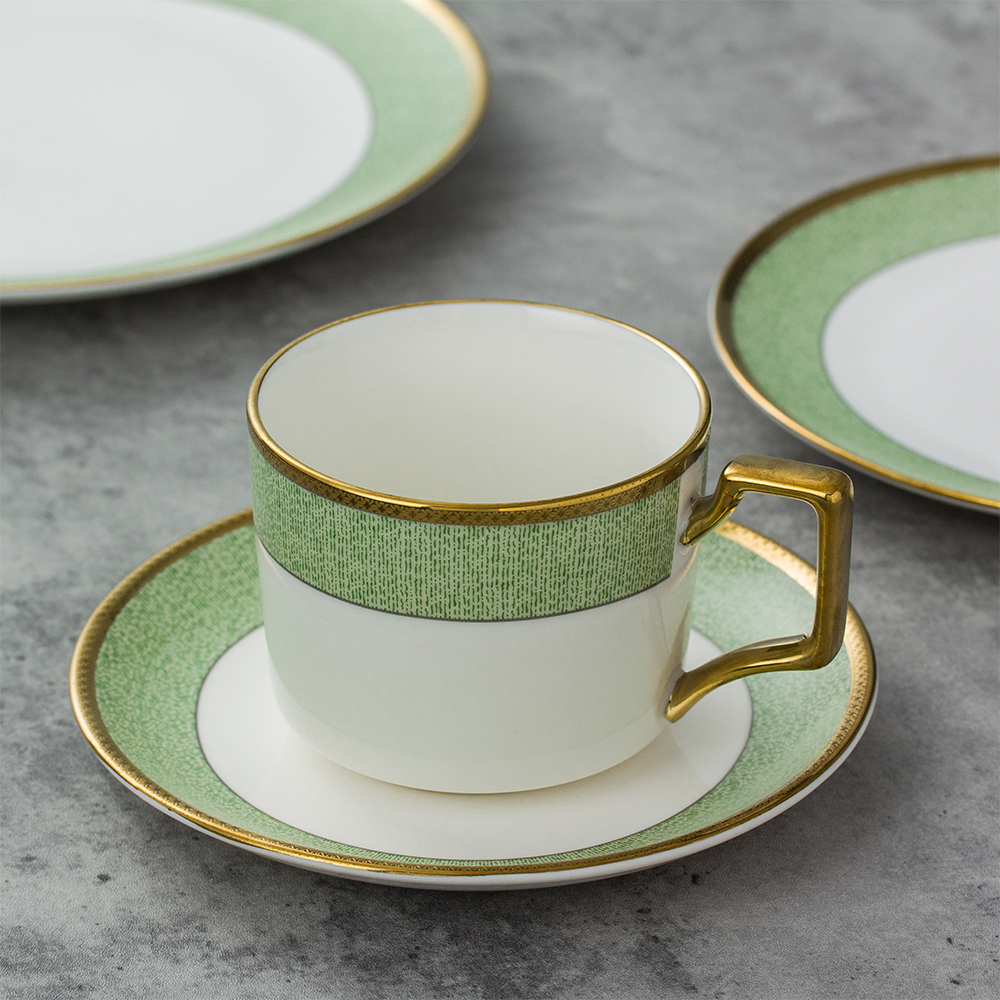 Novia (3) Luxury Porcelain Gold Rimmed Plates